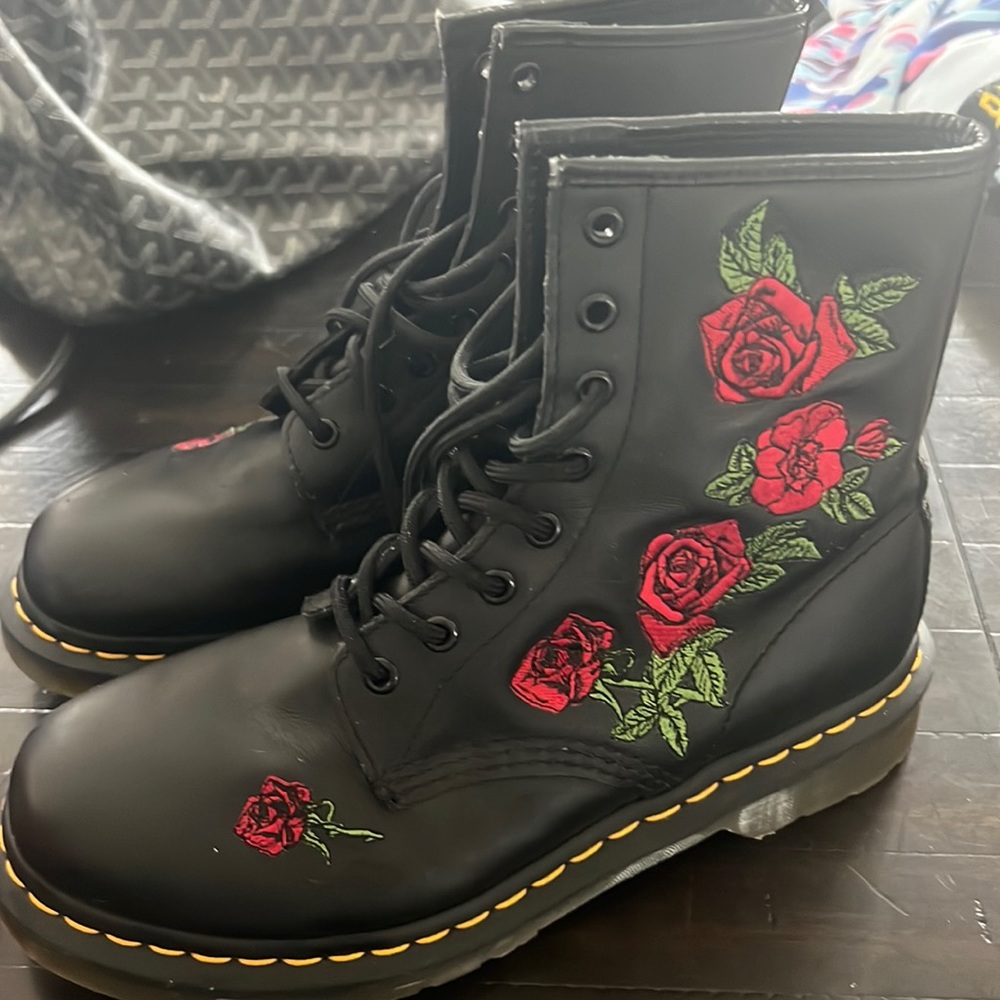 DR Martens VONDA like new EUC